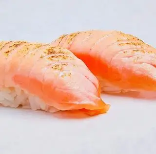 Hình ảnh Sushi cá hồi khò tái