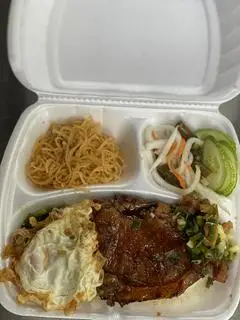Hình ảnh Cơm tấm sườn bì trứng