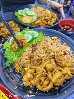 Hình ảnh Cơm Chiên Da Gà Mắm Tỏi