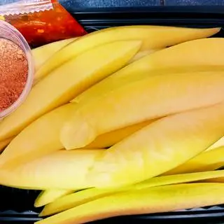 Hình ảnh xoài keo chấm muối sặc