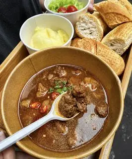 Hình ảnh Bánh mì sốt vang
