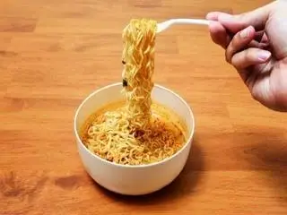 Hình ảnh mì vắt thêm + nước phá lấu