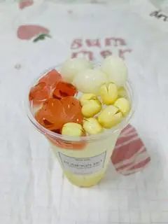 Hình ảnh Nước dừa nhãn sen thạch atiso đỏ
