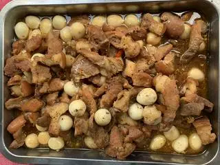 Hình ảnh cơm thịt kho trứng cúc
