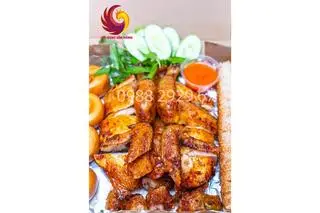 Hình ảnh Gà nướng tặng 3 bánh bao (gà ta)