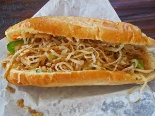 Hình ảnh bánh mỳ bì thịt nướng