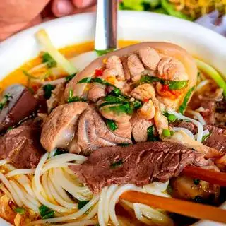 Hình ảnh Bún Bò Huế Đầy Đủ