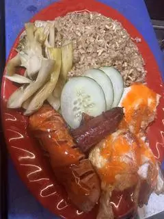 Hình ảnh Cơm chiên trứng ốp lòng đào xúc xích