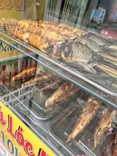 Hình ảnh s.hip bất chấp trời mưa