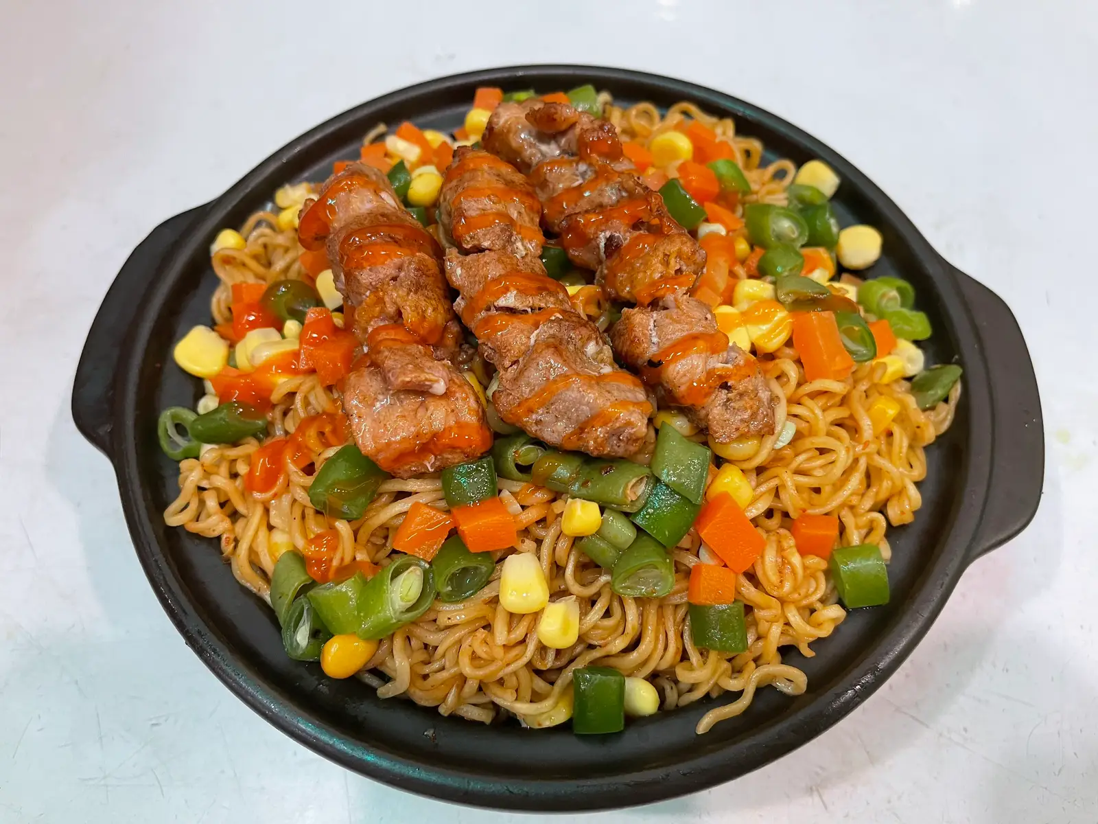 Hình ảnh 1 mỳ indomie trộn 4 que  thịt nướng +rau củ
