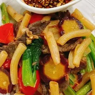 Hình ảnh Nui xào bò