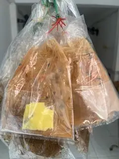 Hình ảnh Bánh tráng đỏ bơ