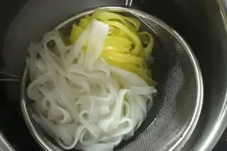 Hình ảnh Mỳ Thêm + nước dùng