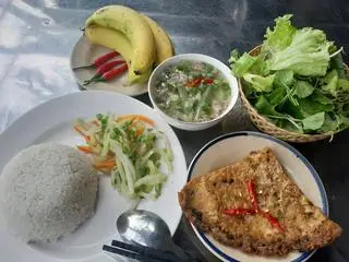 Hình ảnh cơm trứng chiên thịt tặng rau sống