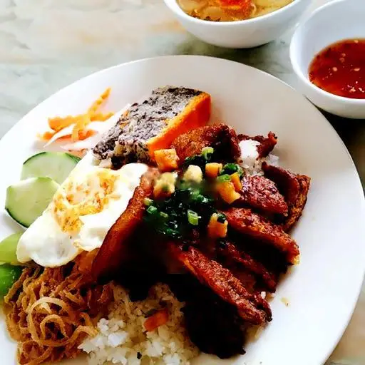 Hình ảnh Cơm tấm đầy đủ
