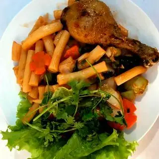 Hình ảnh Nui xào gà xối mỡ