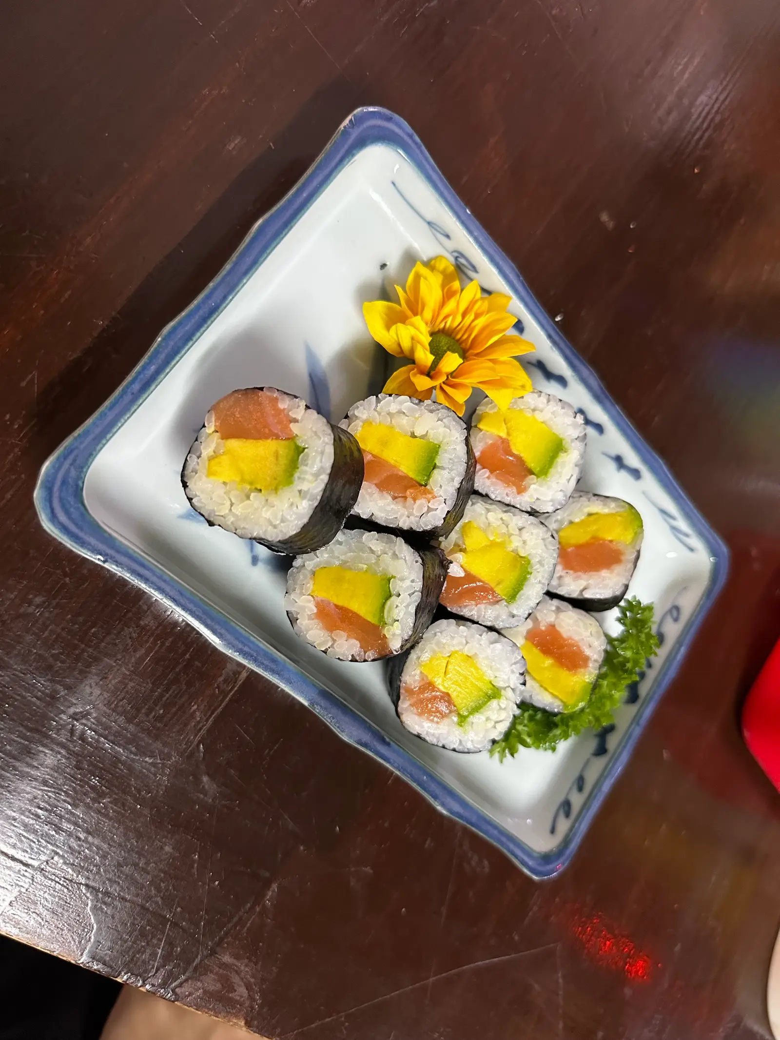 Hình ảnh Maguro abokado maki