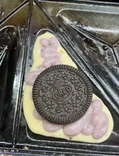Hình ảnh Hotdog oreo Việt Quất 