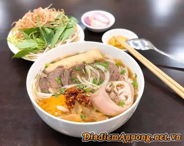 Hình ảnh Bún bò huế đặc biệt không móng