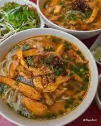 Hình ảnh Bún Bò (nạm, gân vàng, chả cây / chả cua)
