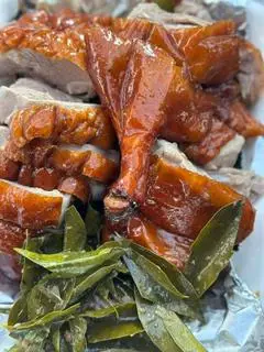 Hình ảnh VỊT QUAY LÁ MẮC MẬT NGUYÊN CON  tặng 1 cơm lam dẻo thơm 