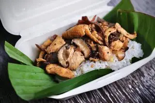 Hình ảnh Xôi gà xào nấm Bắc