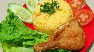 Hình ảnh Cơm gà xối mỡ đùi mắm tỏi