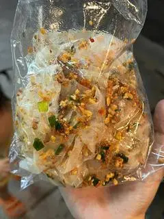 Hình ảnh Bánh trộn hành tép 3 trứng cút