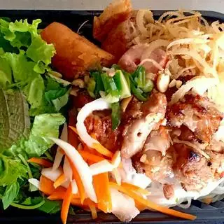 Hình ảnh Bún thịt nướng đầy đủ