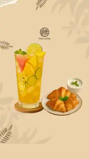 Hình ảnh Bánh croissant-Trà trái cây(combo)
