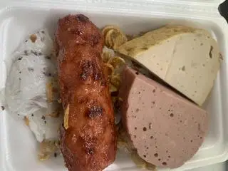 Hình ảnh Bánh cuốn nấm mèo chả nem