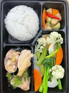 Hình ảnh Cơm gà rang gừng - đậu phụ sốt cà chua
