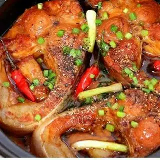 Hình ảnh Cơm cá basa kho tộ