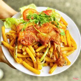Hình ảnh Nui gà xối mỡ má đùi mắm tỏi