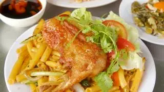 Hình ảnh Nui gà xối mỡ đùi gà gốc tư măm tỏi