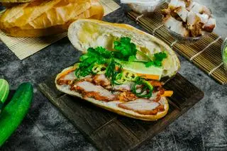 Hình ảnh Bánh mì xá xíu