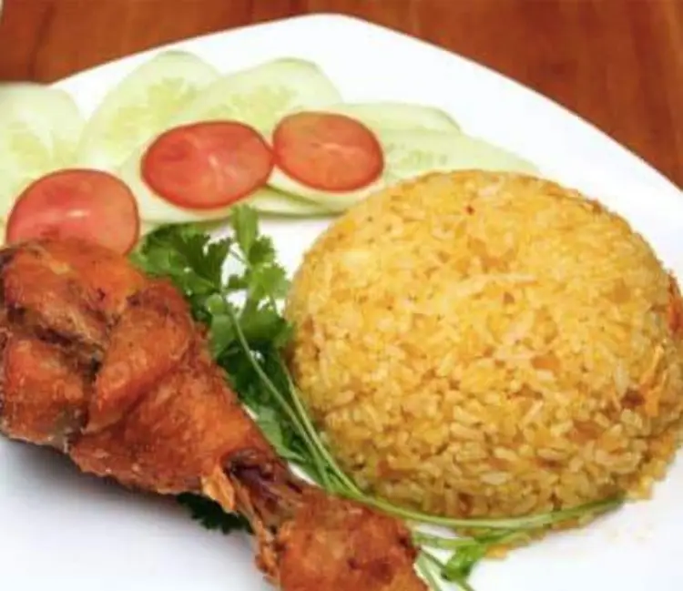 Hình ảnh Cơm gà xối mỡ - đùi + trà tắt khổng lồ 