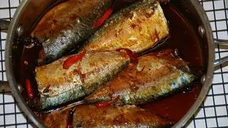 Hình ảnh Cơm cá bạt má kho hành ớt