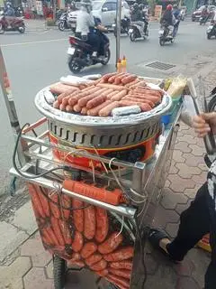 Hình ảnh 1cây Xúc xích pho mai giấy bạc 
