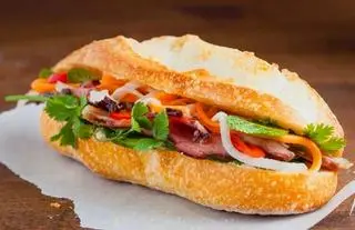 Hình ảnh Bánh Mì Pate Nem Lụi Bò Khô