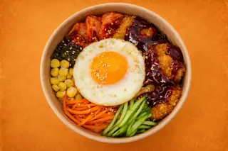 Hình ảnh Cơm trộn thịt thăn tempura