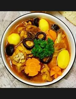 Hình ảnh Gà nấu nấm mì gói