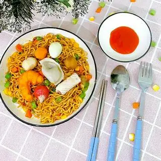 Hình ảnh Mì trộn đầy đủ 2 gói 8 topping - Coca