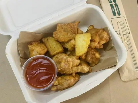 Hình ảnh Gà chiên karaage và khoai tây 