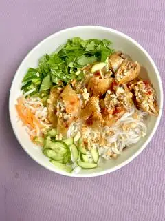 Hình ảnh Bún chả giò (phần đặc biệt)