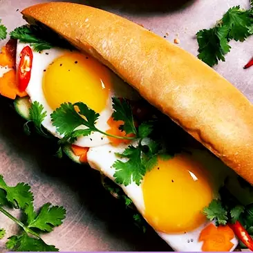 Hình ảnh Bánh Mì Bò Nướng Ốp La