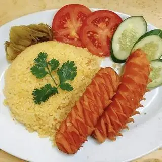 Hình ảnh Cơm chiên xúc xích chay