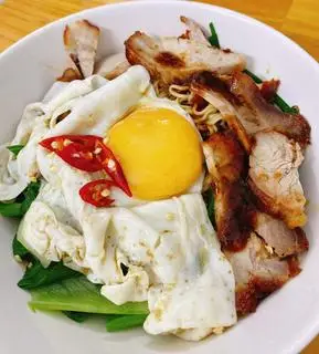 Hình ảnh mì trộn xá xíu trứng ốp la
