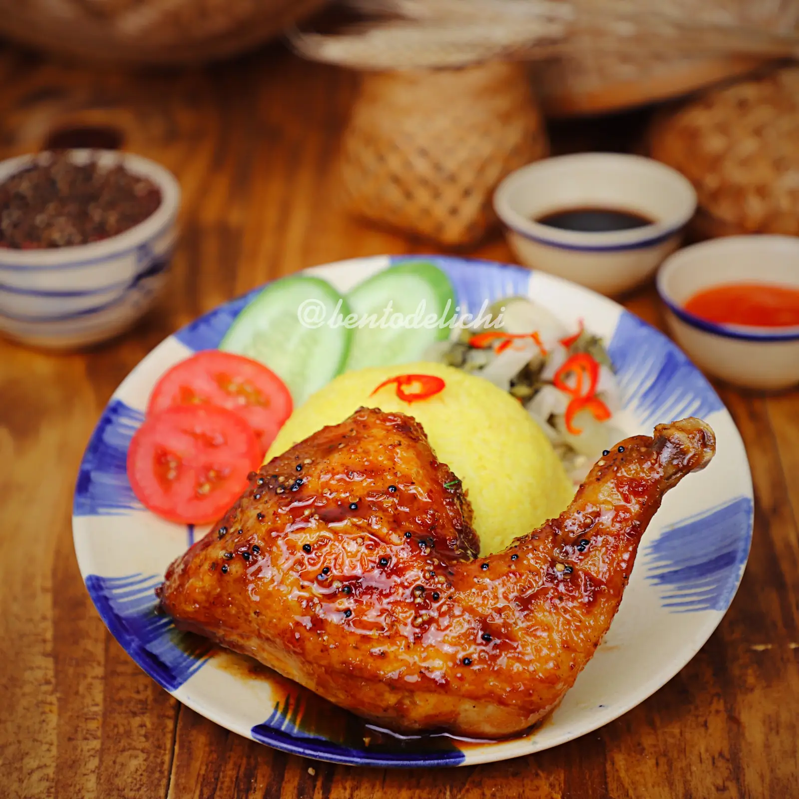 Hình ảnh Cơm Gà Xốt Mắc Khén (Đùi Lớn Góc Tư)