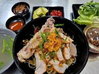 Hình ảnh Hủ Tiếu Mì Khô Đặc Biệt 